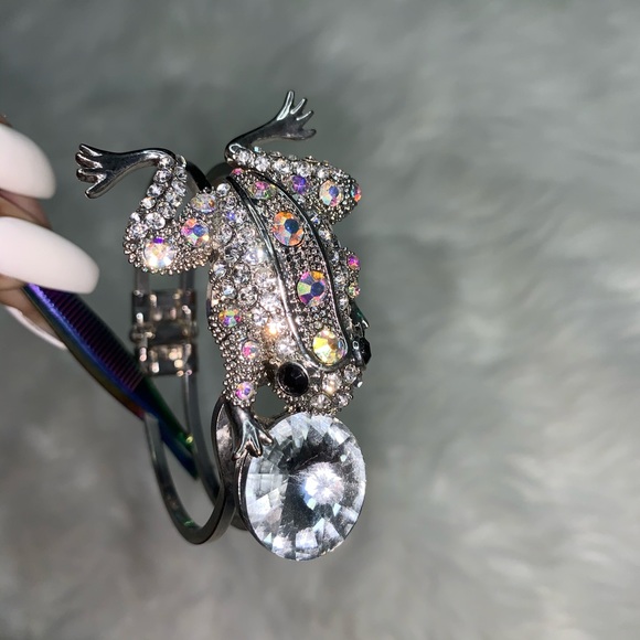 RHINESTONE FROG CUFF BRACELET - Picture 1 of 4